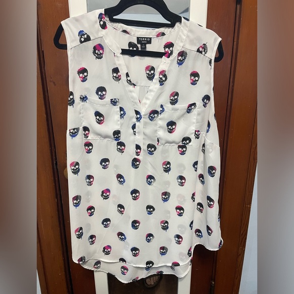 torrid Tops - Cute bold skulls white sleeveless blouse.